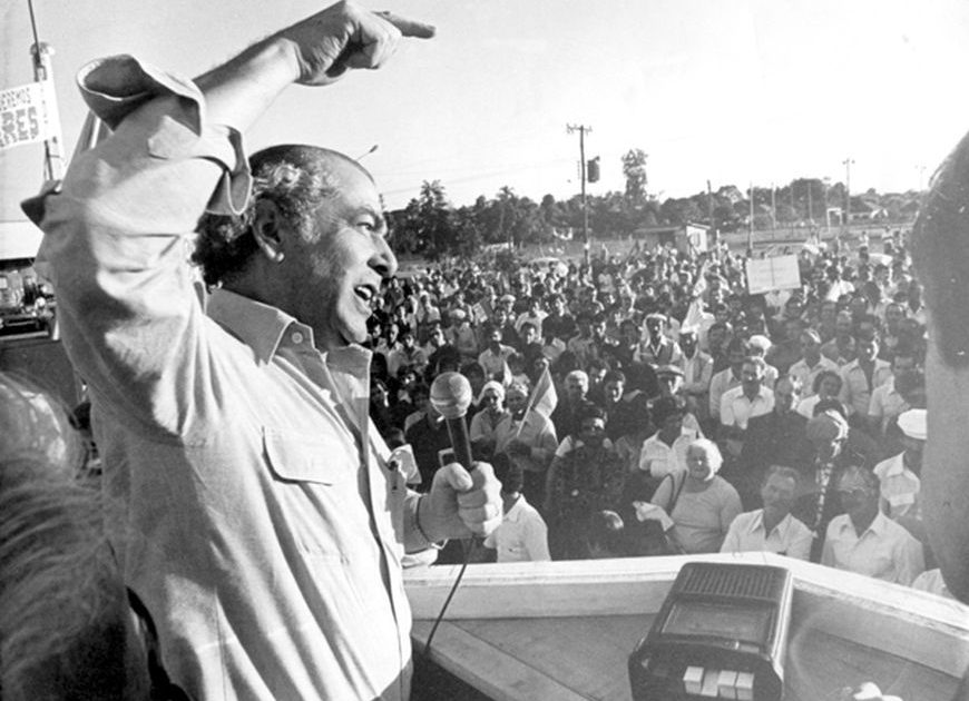 PDT – 42 anos de luta pela democracia e pela dignidade dos trabalhadores do País PDT – 42 anos de luta pela democracia e pela dignidade dos trabalhadores do País
