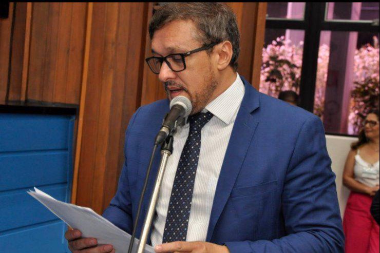 De autoria de Lucas de Lima, é aprovada Lei Agosto Azul e Vermelho, mês da conscientização da saúde vascular De autoria de Lucas de Lima, é aprovada Lei Agosto Azul e Vermelho, mês da conscientização da saúde vascular