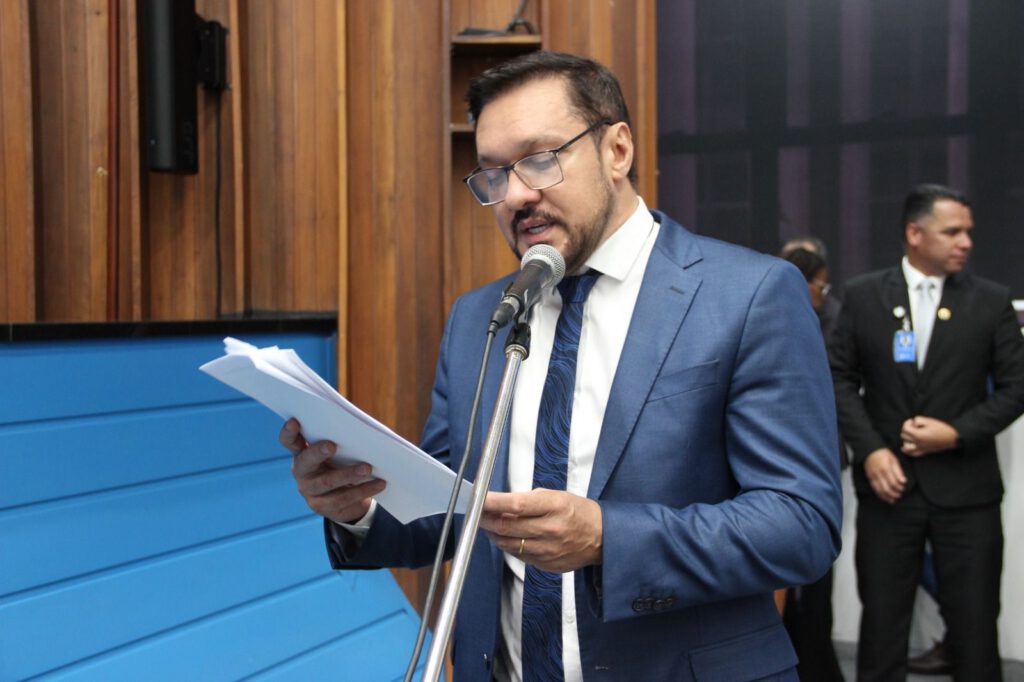 Aprovado em 2ª votação projeto do Deputado Lucas de Lima que obriga estabelecimentos veterinários denunciarem maus-tratos aos animais Aprovado em 2ª votação projeto do Deputado Lucas de Lima que obriga estabelecimentos veterinários denunciarem maus-tratos aos animais